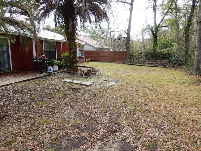 Building Photo - LOVELY 3/2 NW House w/ 2-Car Garage, Corne...