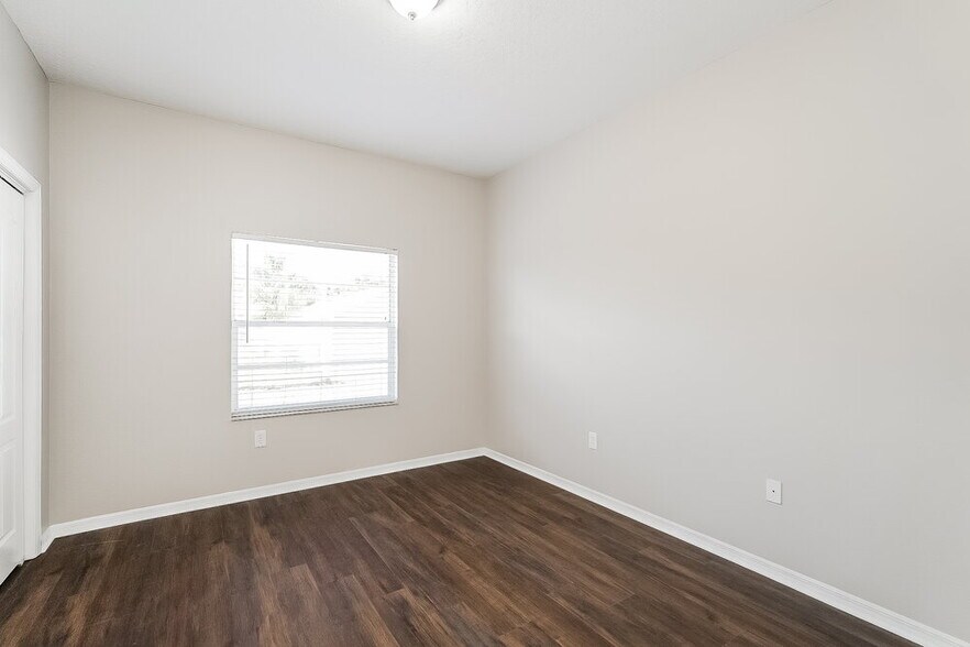 Building Photo - 8712 Cypress Lakes Blvd