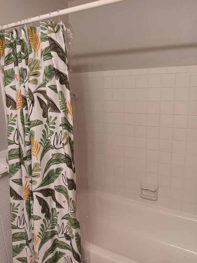 Building Photo - Chagrin Falls condo for rent
