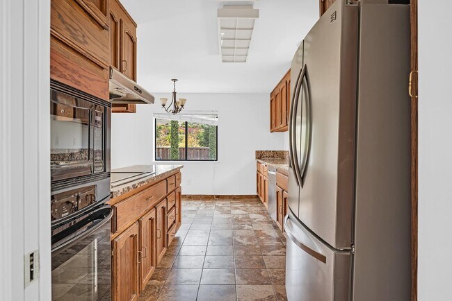 Building Photo - 100 Lippizan Dr