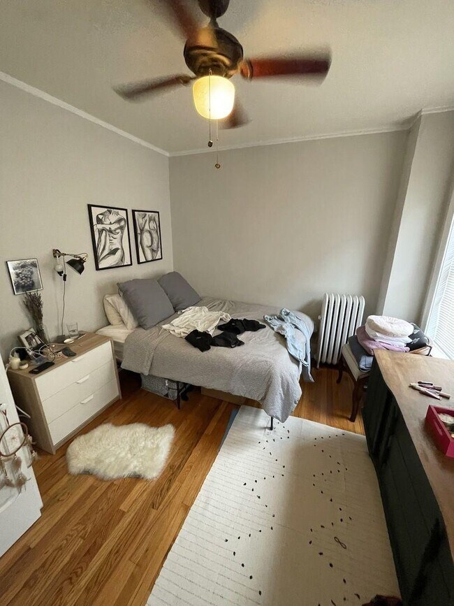 Building Photo - 1 bedroom in Chicago IL 60657
