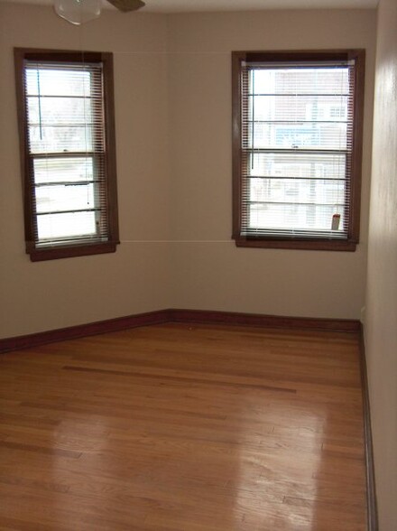 Primary Photo - 1 N 6th St