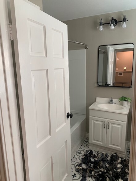 Building Photo - 1814 W Summit Ave.