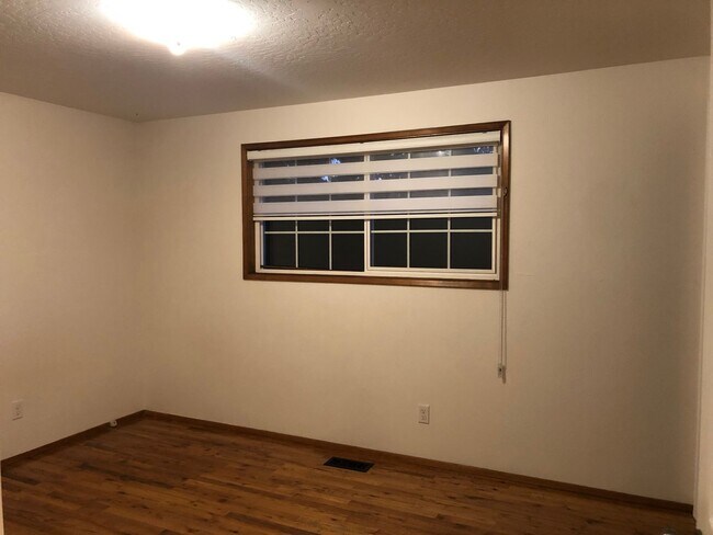 Building Photo - Live in Comfort and Style in the Heart of Corvallis!