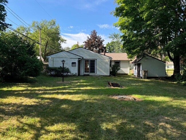 Building Photo - Charming 2-Bedroom, 1-Bathroom Home – $1,2...