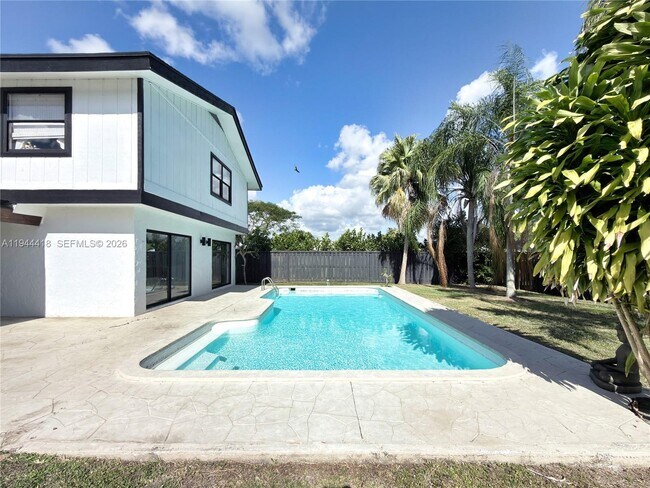 Building Photo - 760 Windtree Way