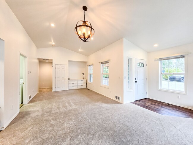 Building Photo - Modern 3BD 2BA Rambler