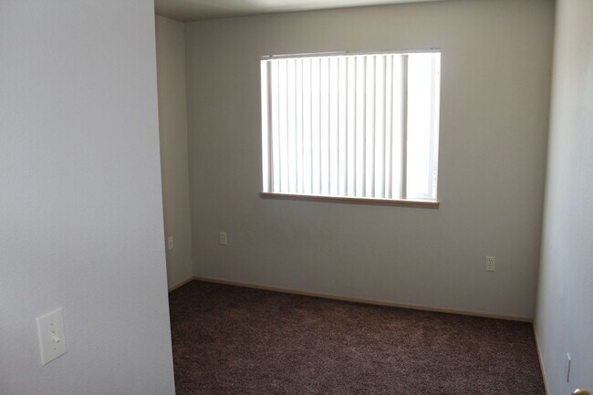 Building Photo - 1 Bedroom, 1 Bath Condo available, Near Greenbelt and Downtown Boise