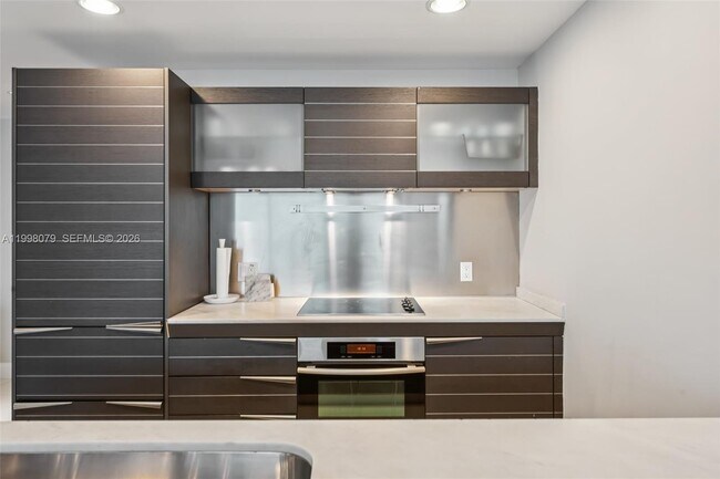 Building Photo - 200 Biscayne Blvd Way