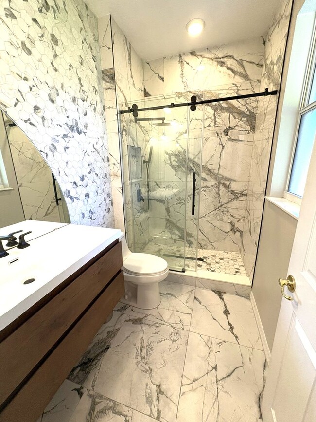 Building Photo - Available NOW!  Stunning 5-Bedroom Home in...