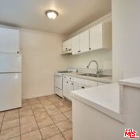 Building Photo - 1540 N Fuller Ave