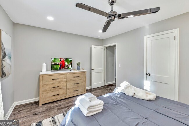 Building Photo - 811 Old Powder Springs Rd SW