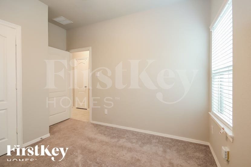 Building Photo - 40707 Gate Ridge Dr