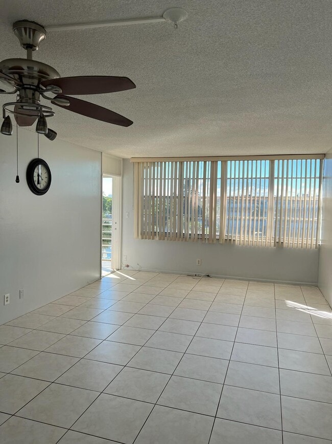 Primary Photo - 2731 Taft St