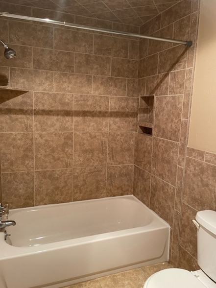 Building Photo - 28 W Creek Ln