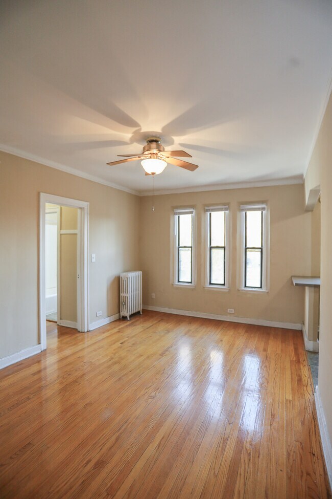 Building Photo - 5214 S Woodlawn Ave