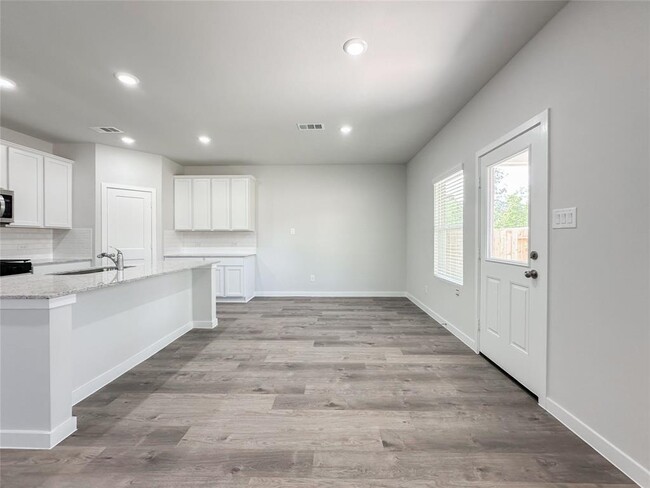 Building Photo - 7806 Alset Dr