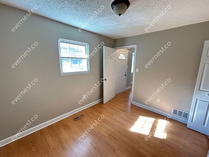 Building Photo - 2771 Skyland Dr NE