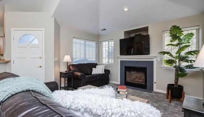 Building Photo - Beautiful Condo In Surprise Valley!