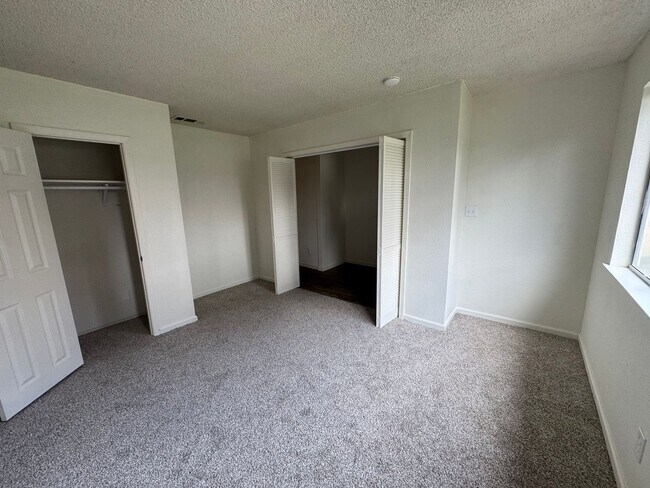 Building Photo - 4 bed 2 bath in Merced available now
