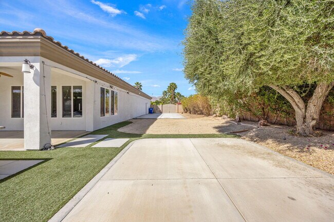 Building Photo - 49392 Hohokam River St