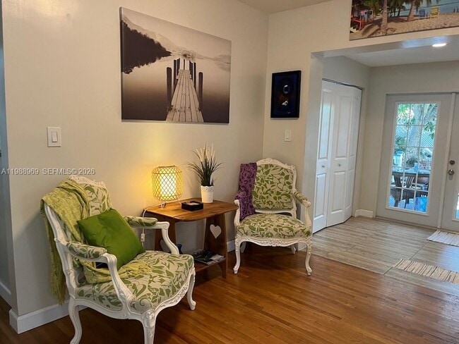 Building Photo - 113 SW 2nd St