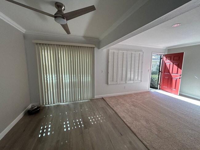 Building Photo - 2 story, 2 Bedroom, 1 bath condo for Rent - Move In Ready