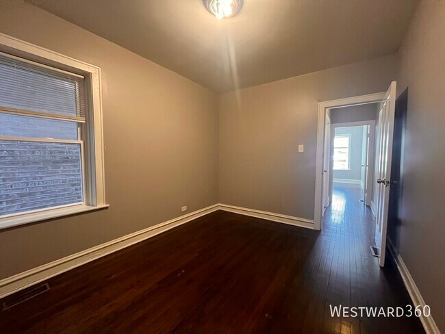 Building Photo - 5653 N Talman Ave