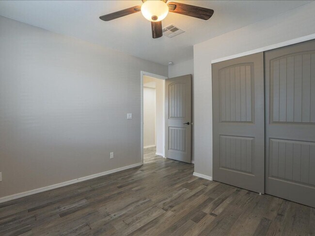 Building Photo - Spacious 4 Bedroom 2 Bathroom home with Private Pool & Arizona Room!