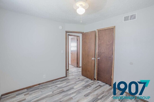 Building Photo - 608 N Janeway Ave