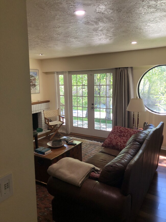 living room on river & gbelt - 1243 E Kimberley Ln
