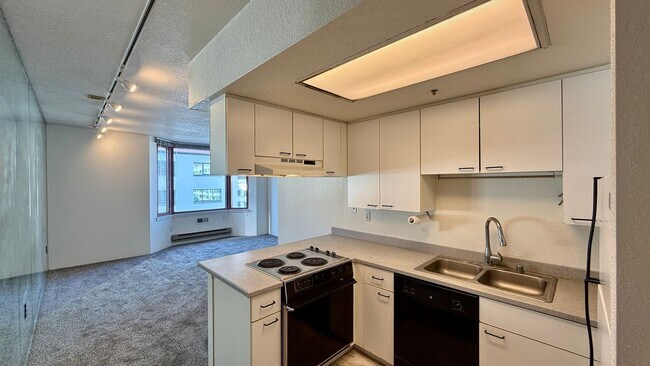 Building Photo - One Bedroom**Parking Included**The BayCrest- A Full Amenity Building**Open House**Sat/Sunday**11-...