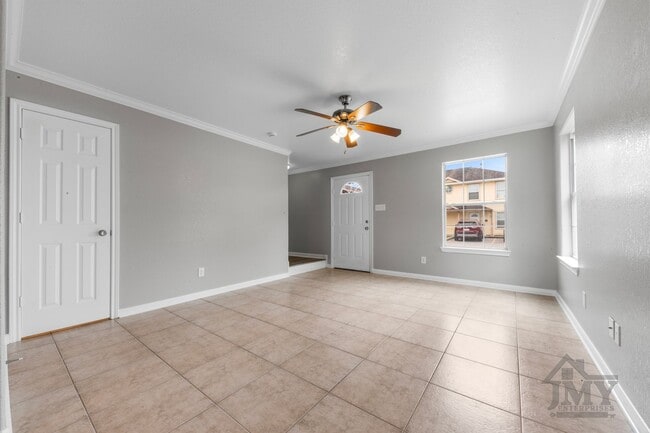 Building Photo - Duplex For Lease