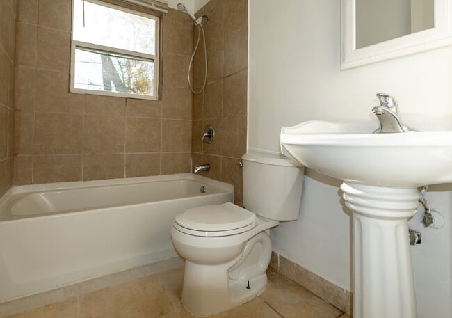 Building Photo - 2906 Brinkey Way