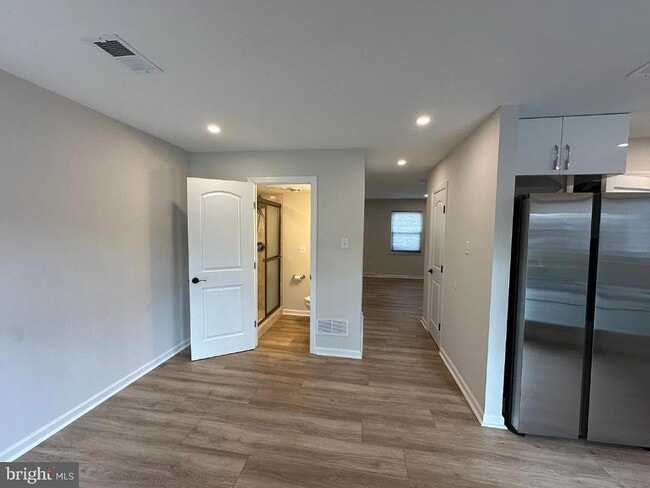 Building Photo - 102 Stuart Ave