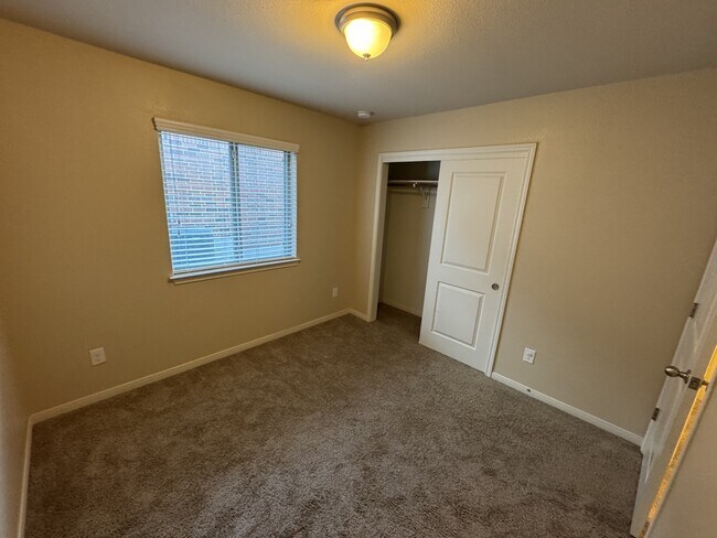 Building Photo - 5607 Markham Dr