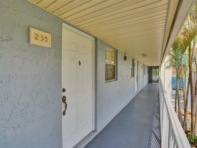 Building Photo - 4600 SW 67th Ave