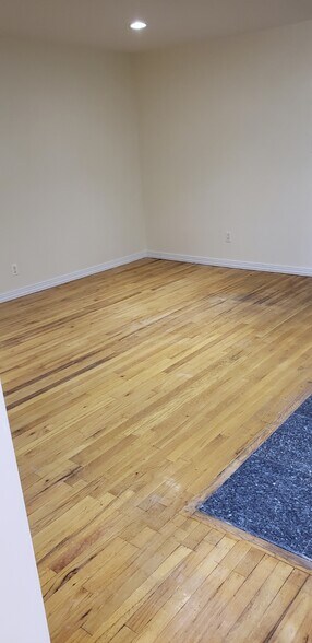 Building Photo - 468 Avenue Y