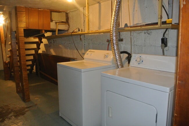 Building Photo - 510 Hiawatha St