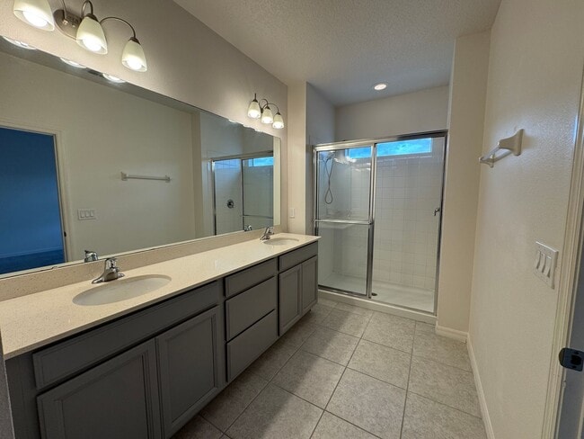 Building Photo - Available Now! Spacious 3-Bedroom Townhome with Fenced Yard in Winter Garden – Washer and Dryer I...