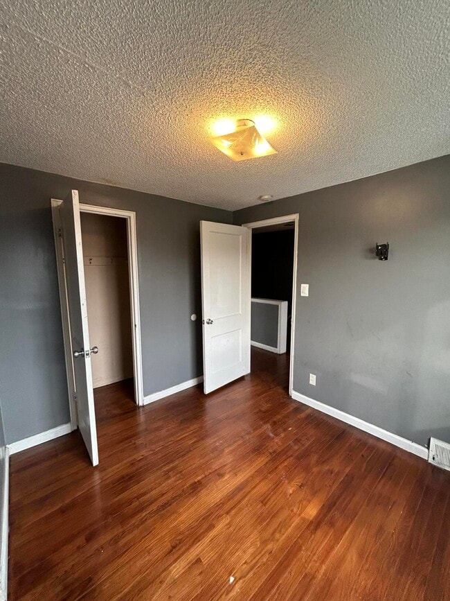 Building Photo - 3463 Ewald Cir