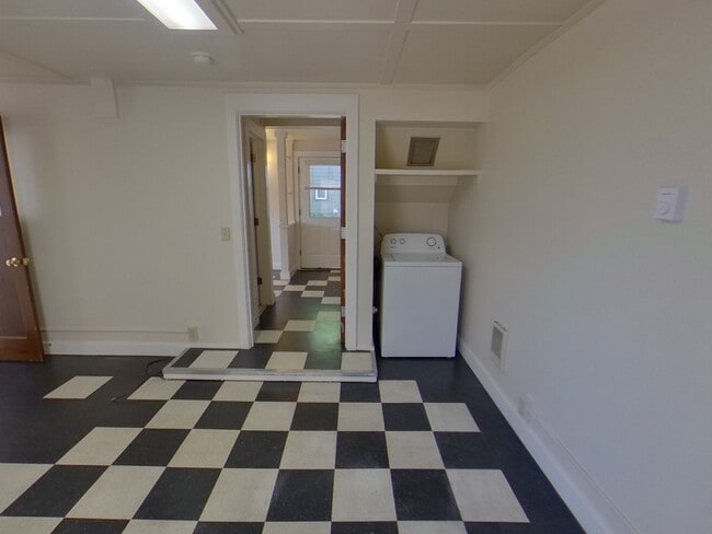 Building Photo - Cozy 2 Bedroom House on 17th & Hilyard