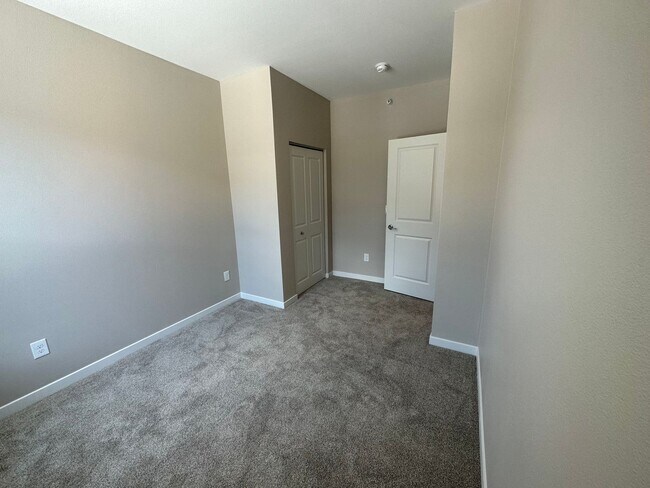 Building Photo - 1112 12th St N