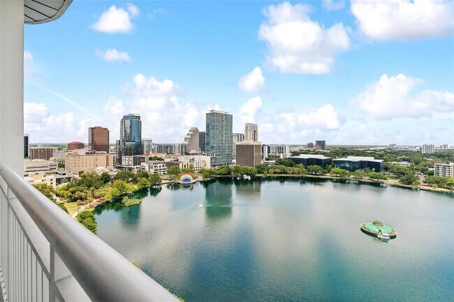 Building Photo - 413 E Pine St