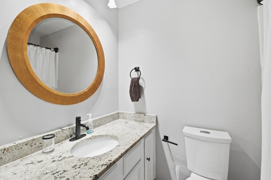 Building Photo - 3 Catina Ct