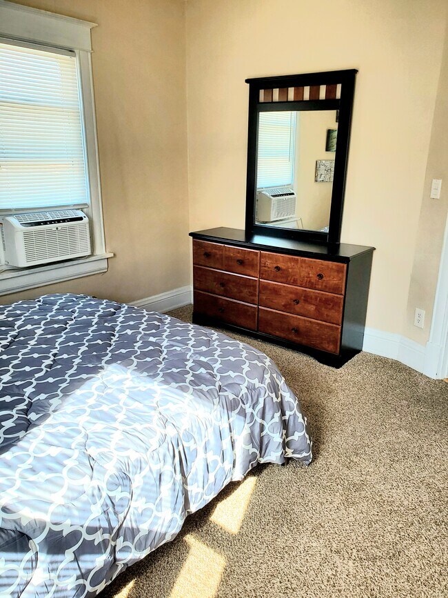 Building Photo - 608 S 35th Ave