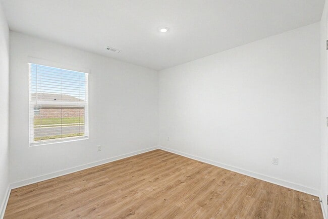 Building Photo - 3101 Laredo Ln