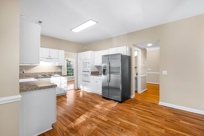 Building Photo - 9200 Brechin Dr