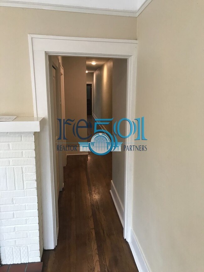 Building Photo - *New Price*  Newly Renovated Immaculate Co...