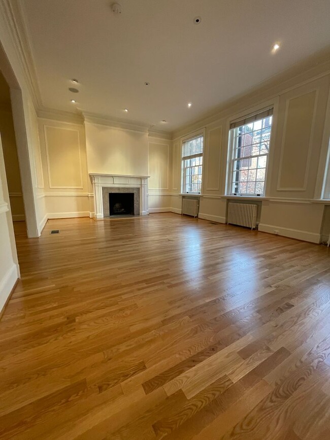 Building Photo - Kalorama Grandeur with 2 Car Garage and la...